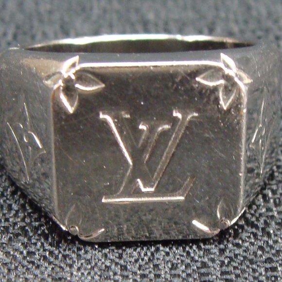 Louis Vuitton Silver Tone Monogram Ring Logo LV Signet Signature Mens Size 8.5-9 - Picture 1 of 10